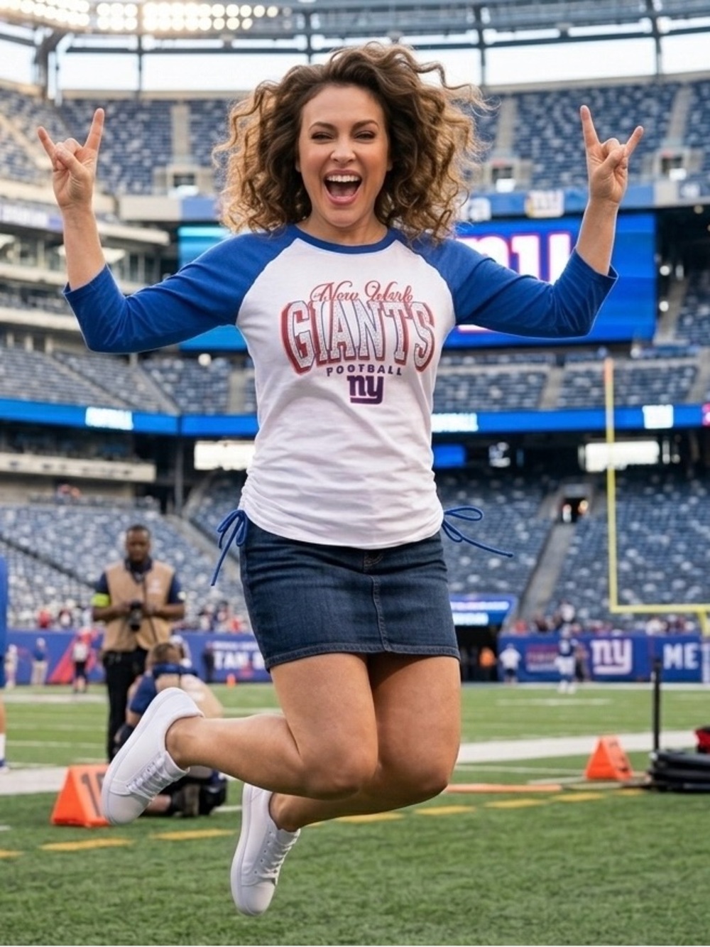 Touch by Alyssa Milano New York Giants Rhinestone Raglan Tee 🏈 Sz M